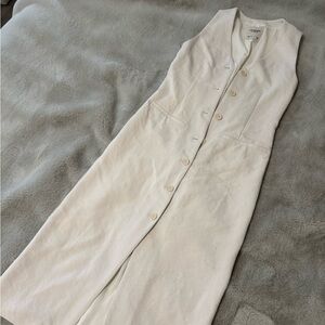 Elegant White Sleeveless Dress